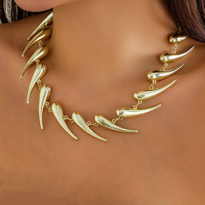 Amara Sculpted Necklace