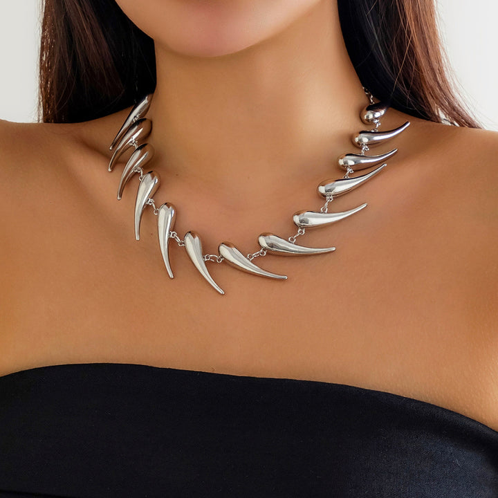 Amara Sculpted Necklace